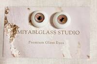 MIYABI GLASS STUDIO様製グラスアイ 梅の花アイ 金箔敷 18mm