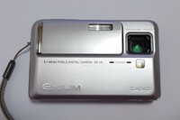 EXILIM EX-V8 カシオ　コンパクトデジタルカメラ