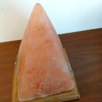 ヒマラヤ岩塩のピラミッド型置物