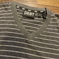 DKNY ダナキャラン　Vネック tシャツ S
