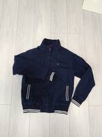 TOMMY HILFIGER トミーヒルフィガー　　ボーイズ　　紺色　　ジャンバー　　S/P(8/10)